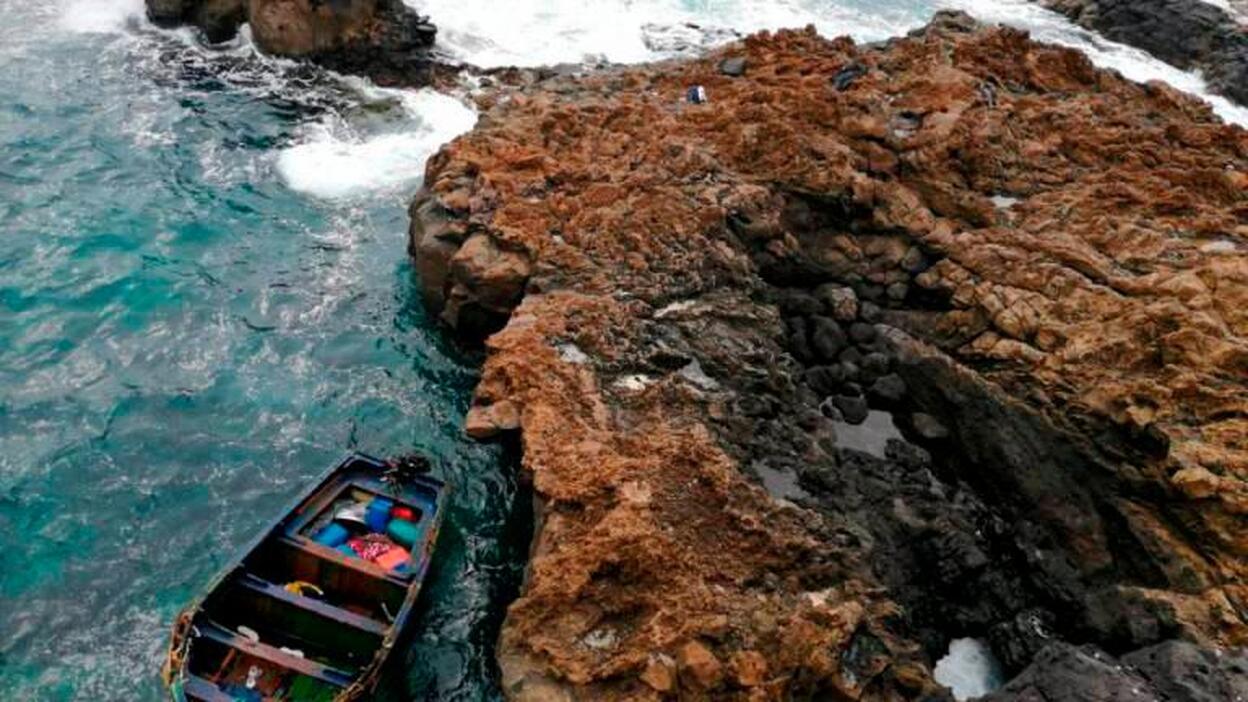 Denuncian que los guardias ayudaron a la patera sin protección