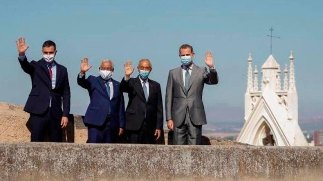 El Rey y Sánchez reabren la frontera con Portugal