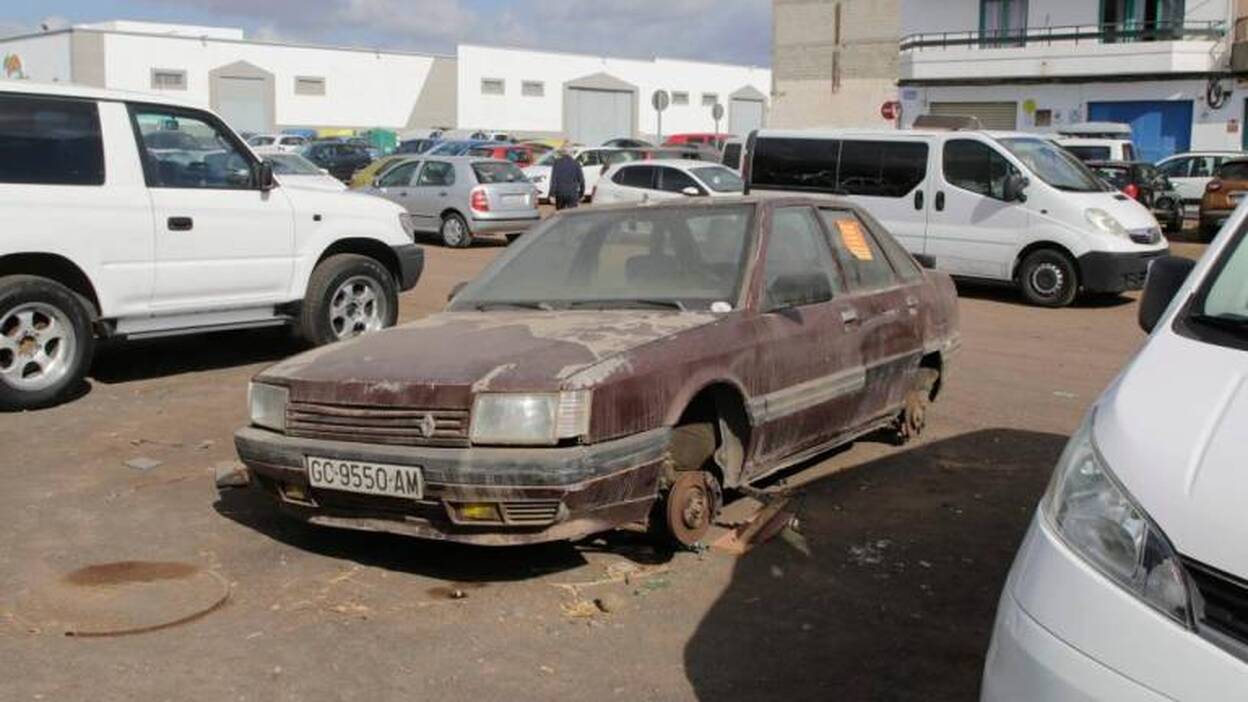 CC pide informar sobre coches abandonados