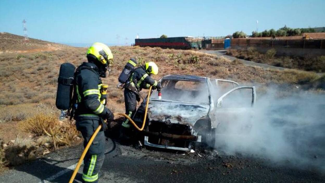 Se incendia su coche en plena marcha