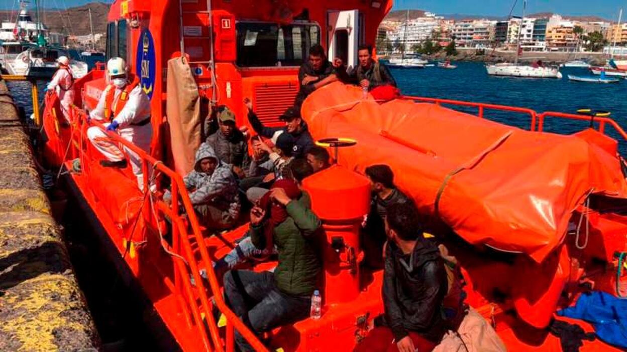 Localizan una patera a cinco millas de Arguineguín