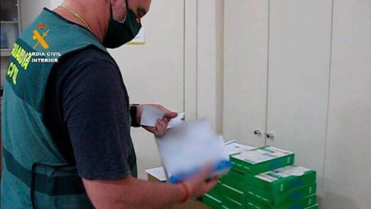 Incautan 300.000 mascarillas caducadas