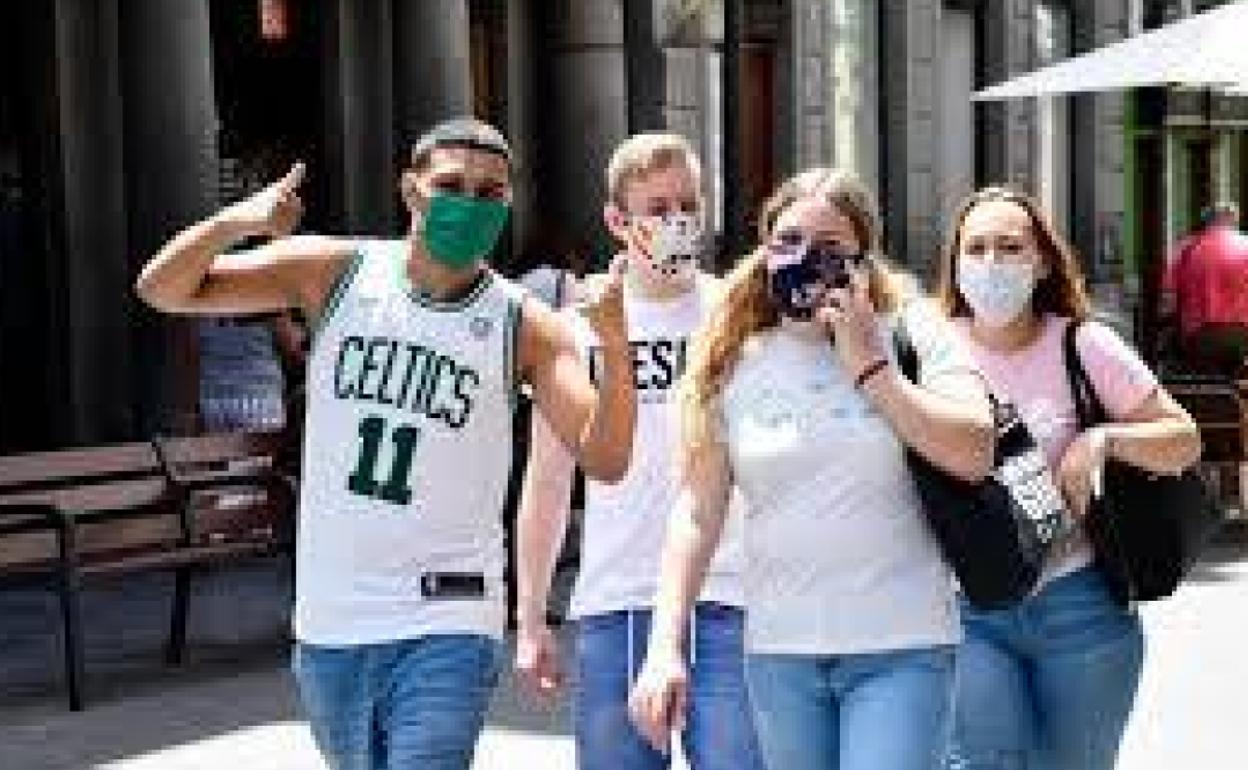 Un 400 % más de contagios semanales un mes después del estado de alarma