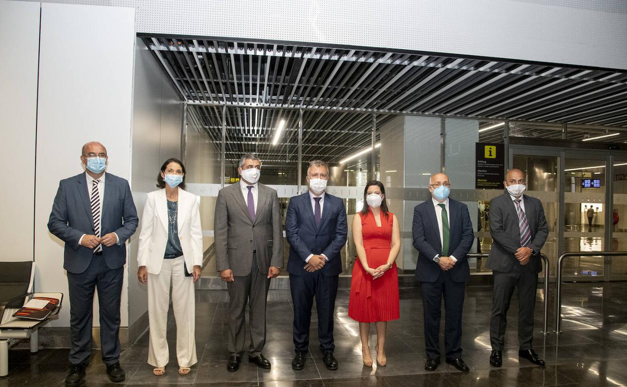 La ministra Reyes Maroto en Canarias con el primer vuelo de la OMT. 