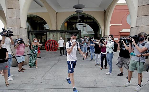 El grueso de la expedición del Fuenlabrada regresa a Madrid