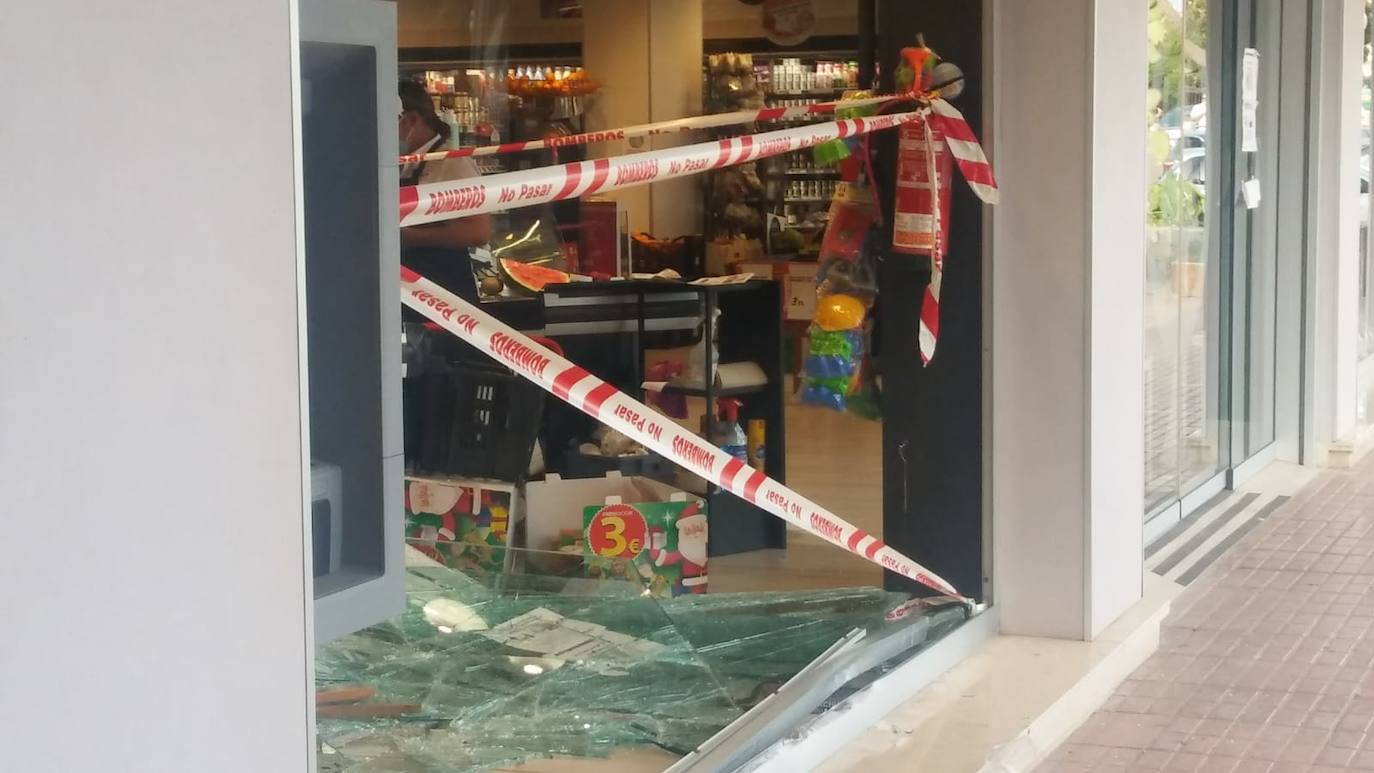 Se empotran contra un supermercado en San Agustín