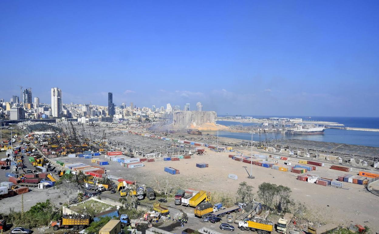 Estado del puerto de Beirut tras la explosición.
