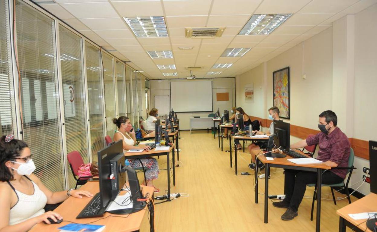 Más de 8.500 autónomos y micropymes han solicitado ayudas por la covid