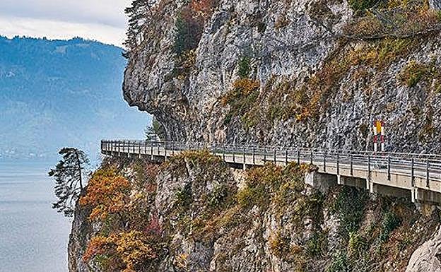 Rutas tranquilas para disfrutar conduciendo por Europa este verano