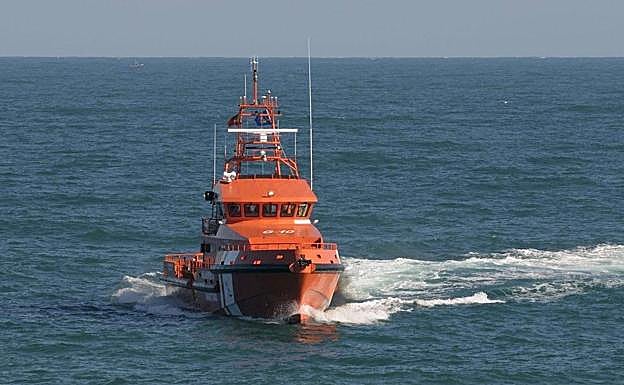 Rescatan una patera con 60 ocupantes a 57 kilómetros de Fuerteventura