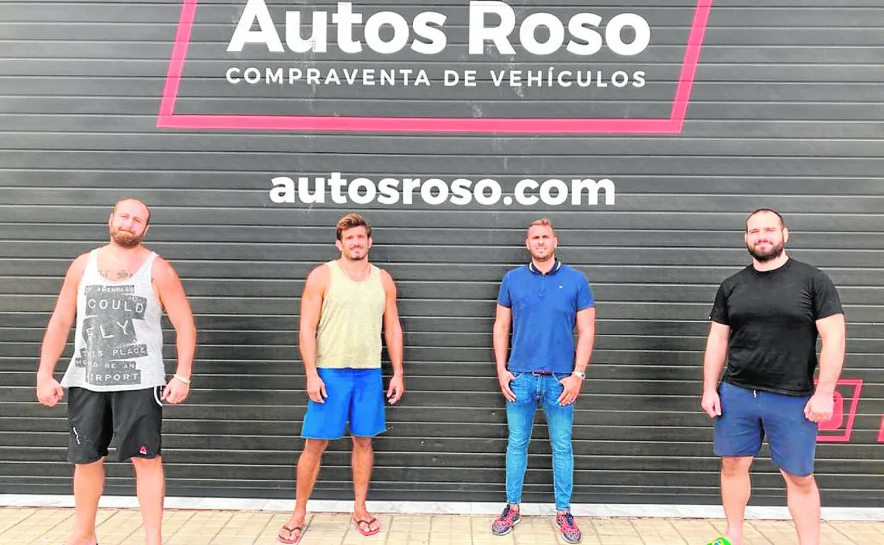 Irman Smajic, Juan Espino, Javi García, director de Autos Roso, y Martin Buday. 