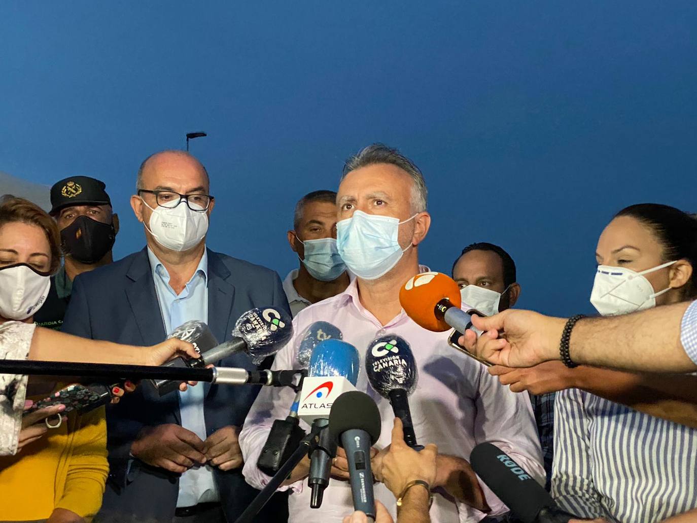 La alcaldesa de Mogán, el delegado del Gobierno, el presidente de Canarias y la consejera de Derechos Sociales