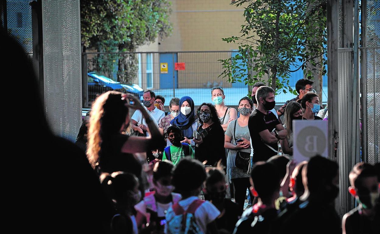 El impacto de la pandemia ha sido desigual en los países occidentales y eso ha derivado en protocolos asimétricos para la vuelta a las aulas. 