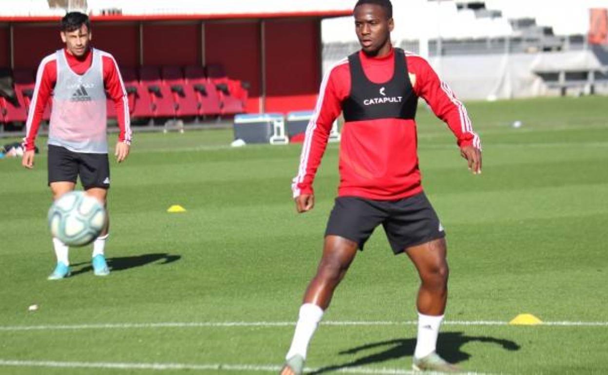 Jonathan Silva, en un entrenamiento con el Almería. 