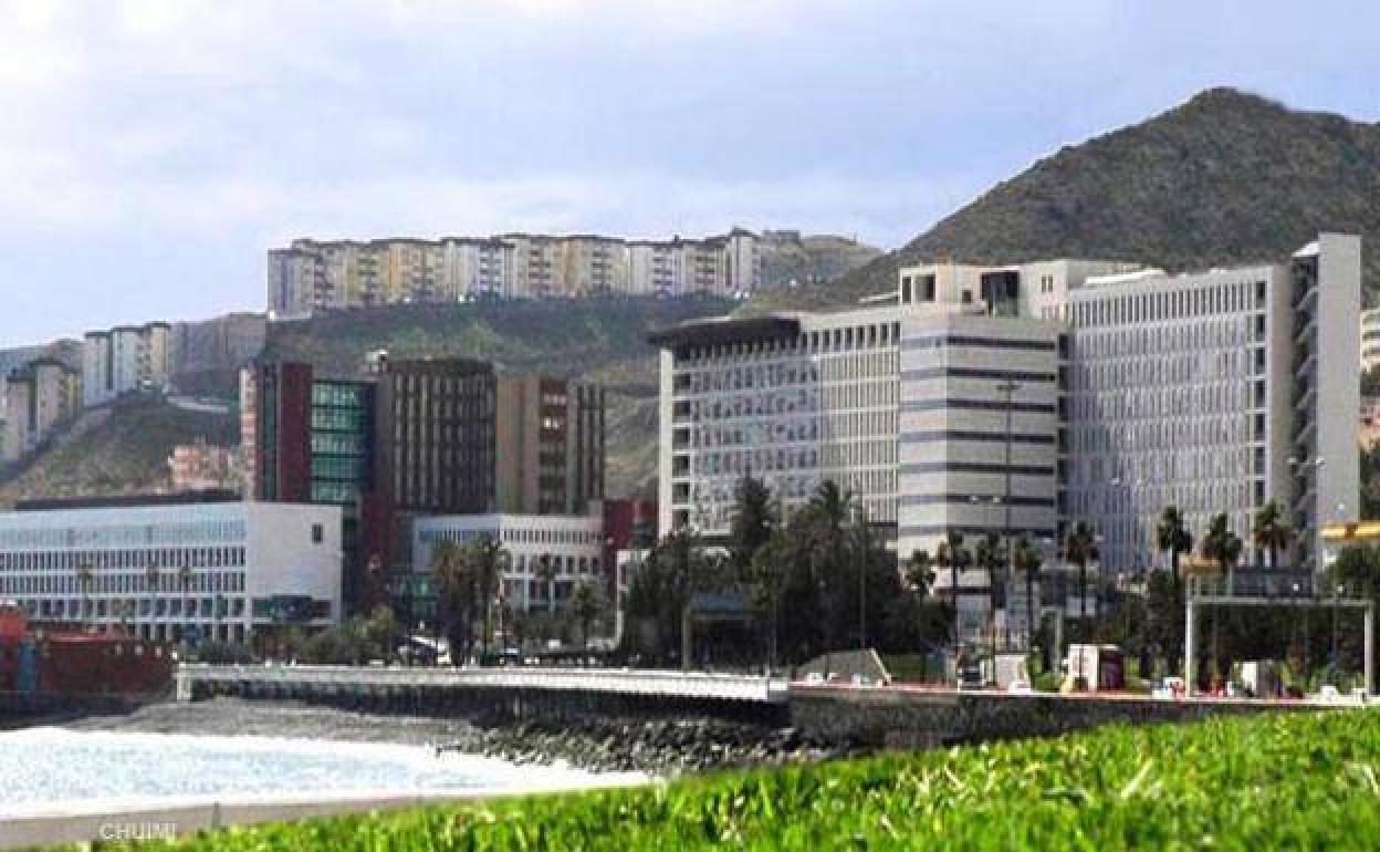 Denuncian saturación y falta de espacio en el laboratorio de Microbiología del Insular