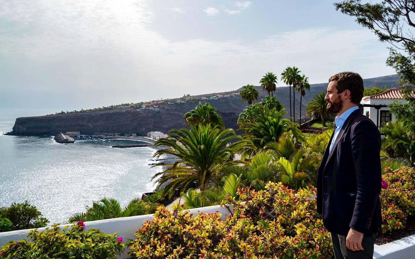 Pablo Casado en su visita a La Gomera. 
