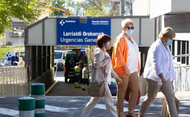 Salud ha decidido que en los hospitales y centros de salud solo se puede estar con mascarilla quirúrgica u homolagada.