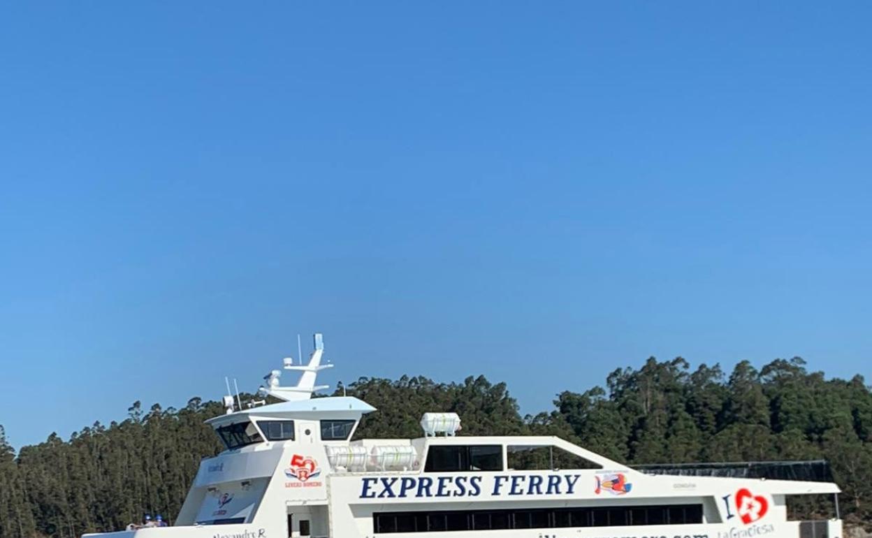 Barco en aguas astuarianas en el pasado mes. 