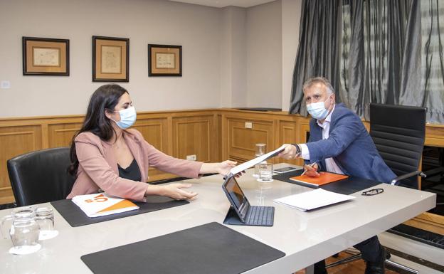 El presidente regional, Ángel Victor Torres, informó este martes a la representante de Ciudadanos, Vidina Espino, del plan Reactiva Canarias. 