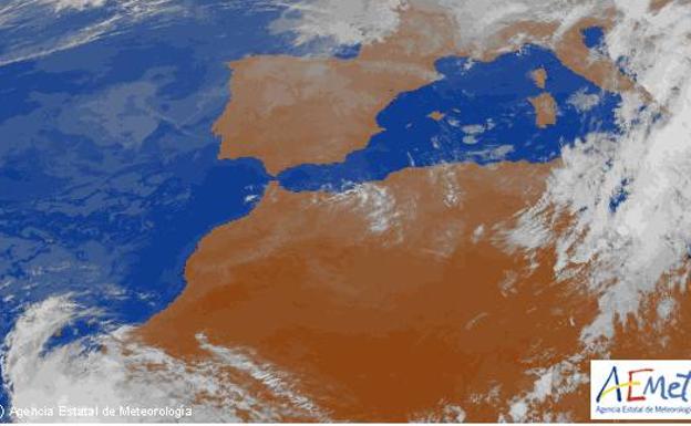 Comienza la entrada de las masas nubosas procedentes del continente africano.. Mapa de la AEMET en Canarias. /