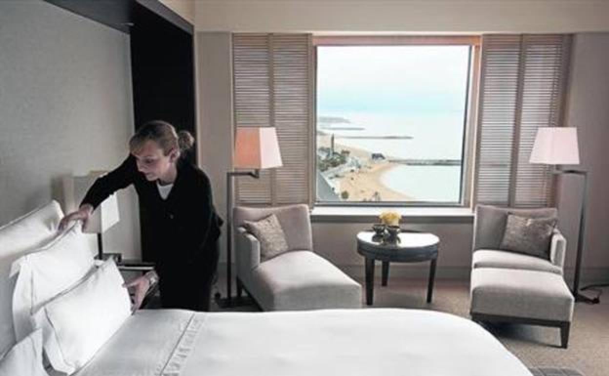 Los hoteleros piden incluir a empleados temporales en Erte para parar «sangría»