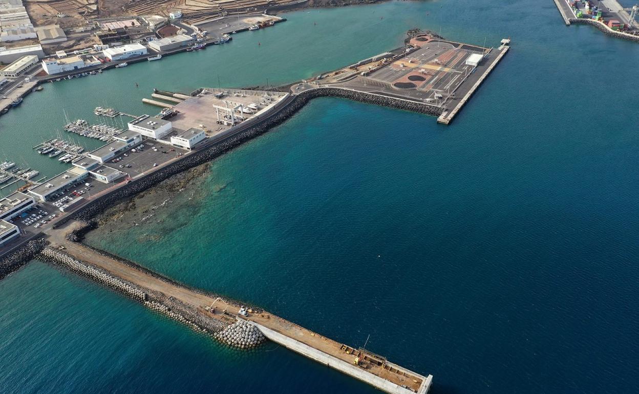 Vista aérea del contradique ya rematado. 