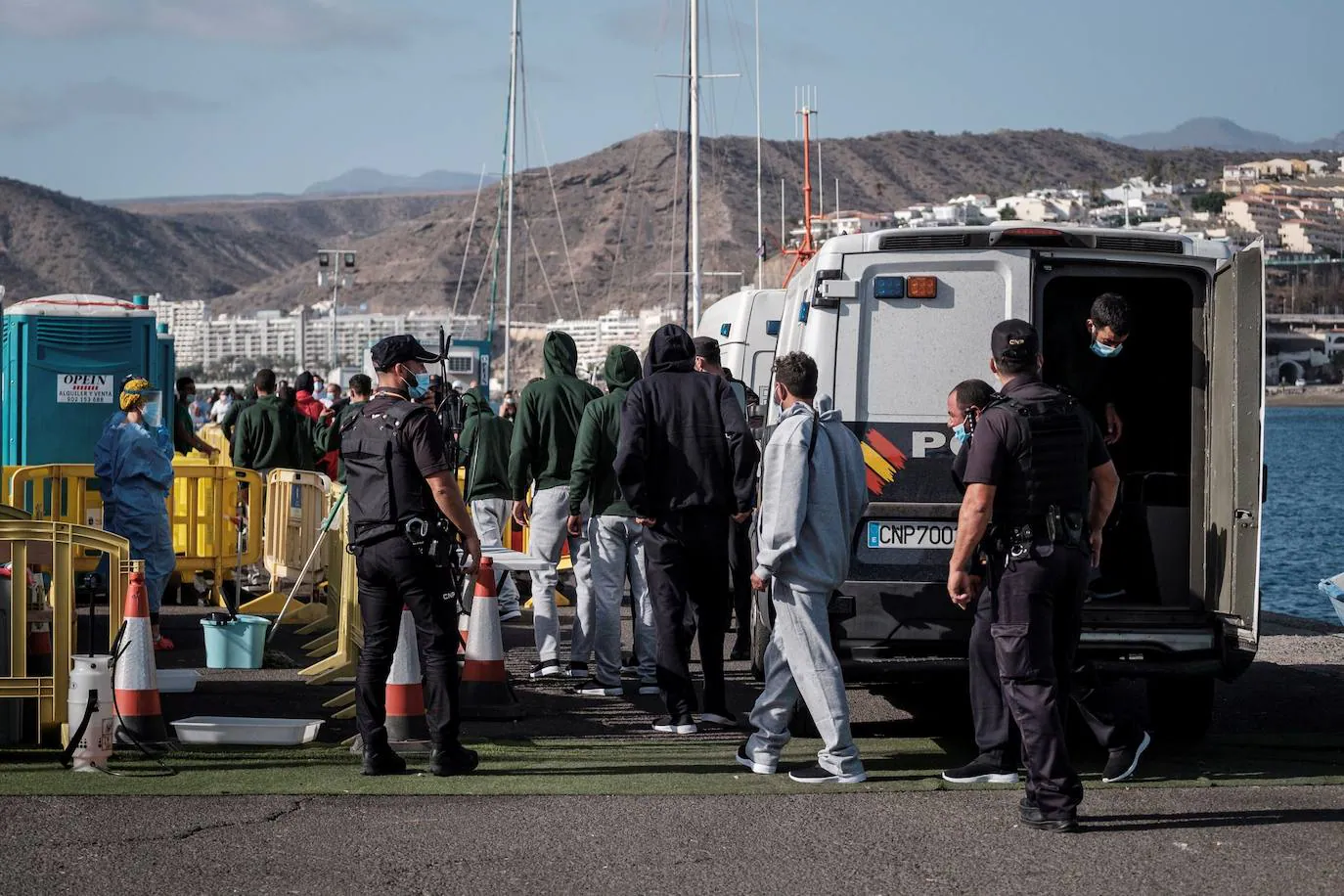 Rescatadas cinco pateras al sur de Gran Canaria con 174 inmigrantes |  Canarias7