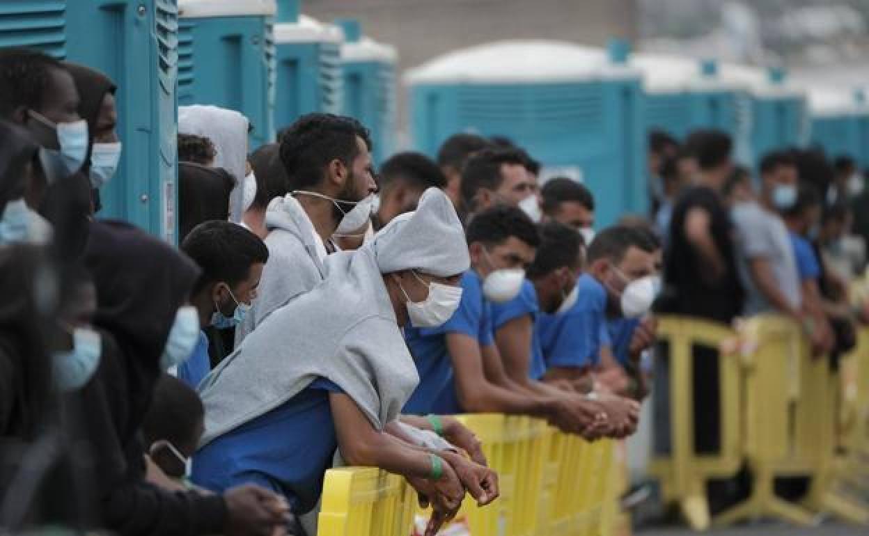 Canarias ha recibido 1.533 inmigrantes en una semana, 219 personas diarias