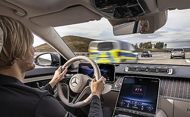 Cómo reaccionan los coches autónomos en situaciones de emergencia