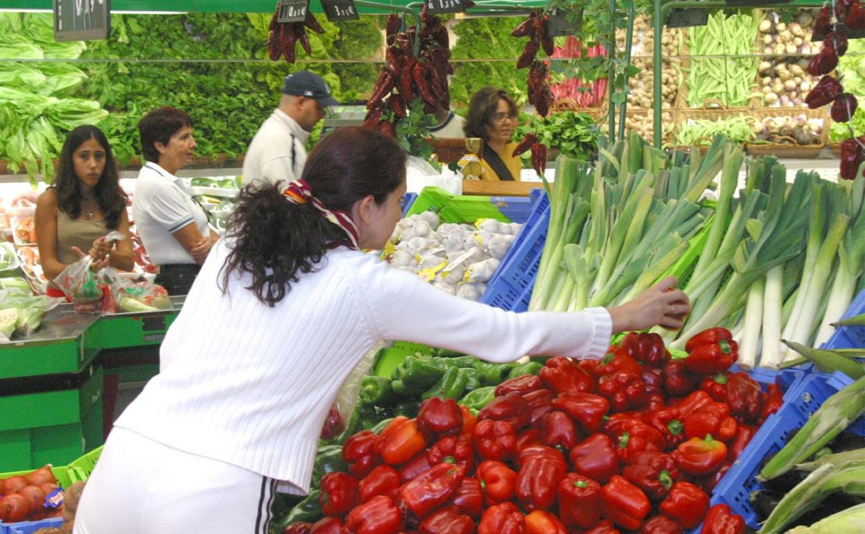 Los productos frescos son los que más encarecen la cesta de la alimentación. 