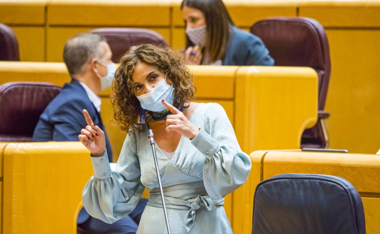 Foto de archivo de la ministra de hacienda, María Jesús Montero, en el Senado. 