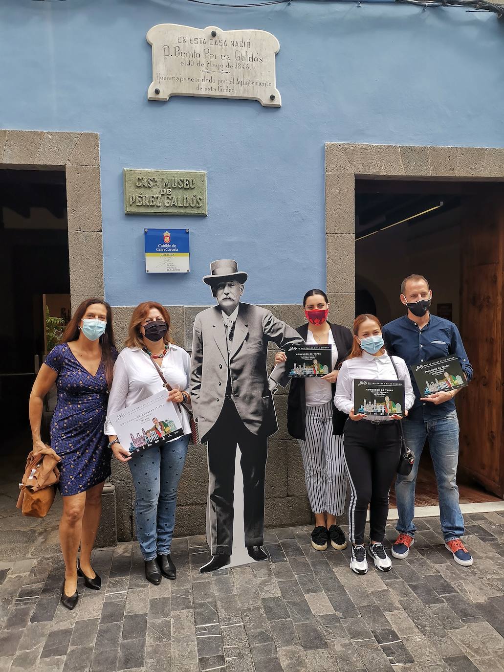 Imagen de la entrega de premios este jueves frente a la Casa Museo. 