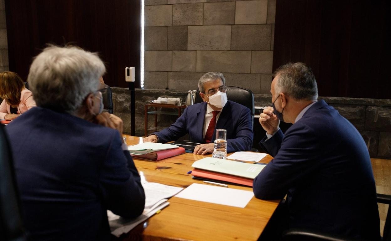 El Consejo de Gobierno mantuvo ayer la reunión habitual en la sede de Santa Cruz de Tenerife 