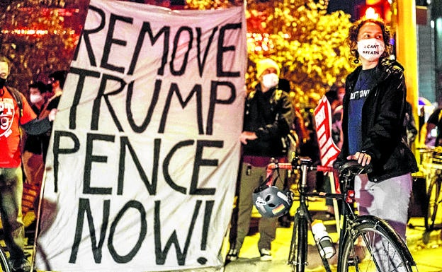 Protesta de activistas contra el racismo en Minneapolis, en el Estado de Minnesota, reclamando el fin del mandato trumpista en la Casa Blanca/afp