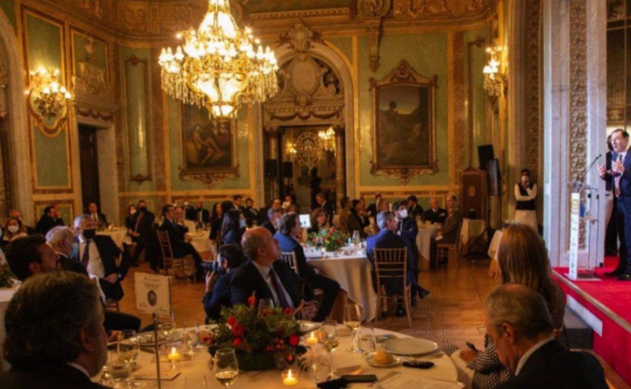 Botellones proletarios, fiestas de gala y postín