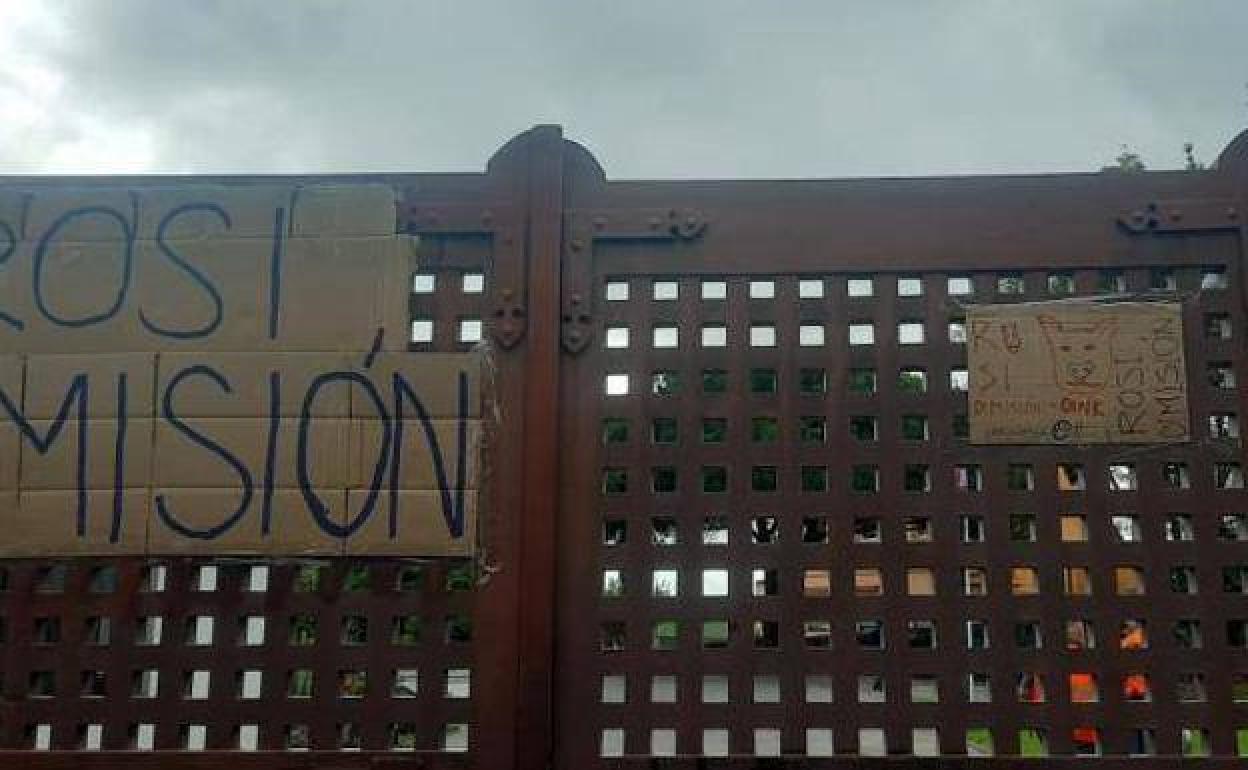 Uno de los carteles de la protesta. 