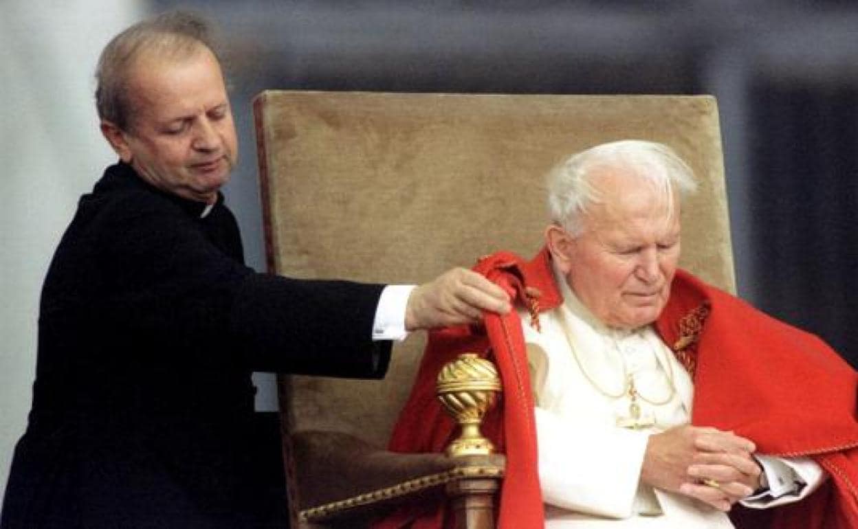 Stanislaw Dziwisz junto a Juan Pablo II.