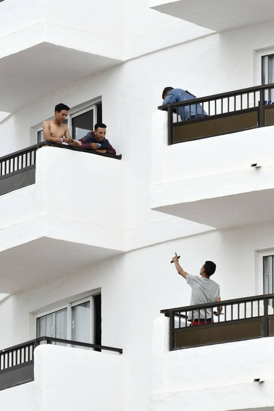 Imagen de la llegada de inmigrantes al hotel Waikiki