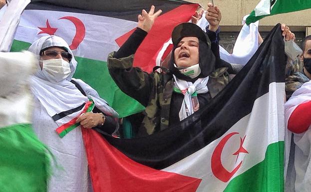 Concentración en apoyo al pueblo saharaui en Vitoria.