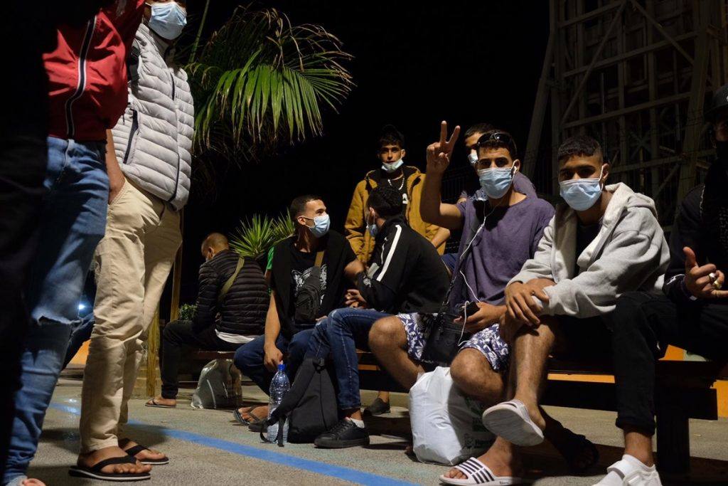 Imagen del grupo retenido en el puerto tinerfeño. 