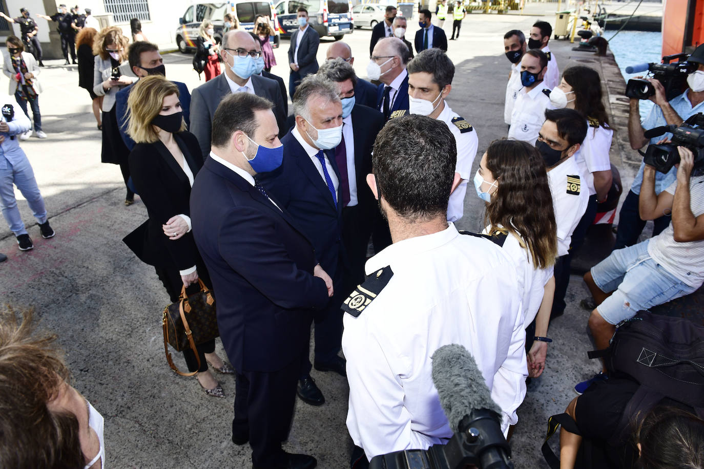 Los ministros duarnte la visita a la isla de Gran Canaria. 