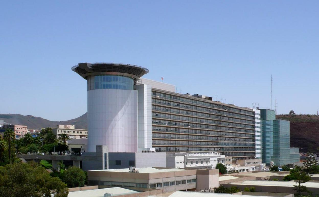 Detectan un brote en el HUC con ocho positivos entre personal de Urgencias