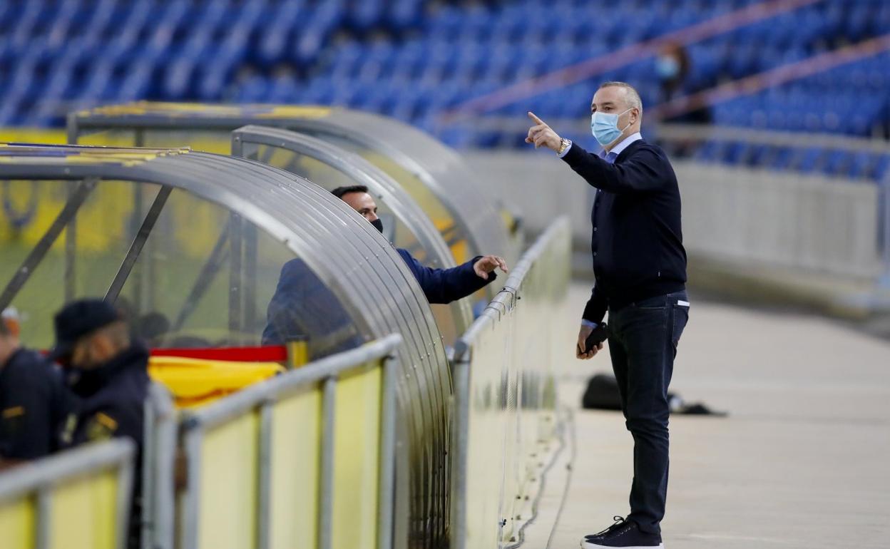 Miguel Ángel Ramírez, en el estadio frente al Mirandés el pasado miércoles. 