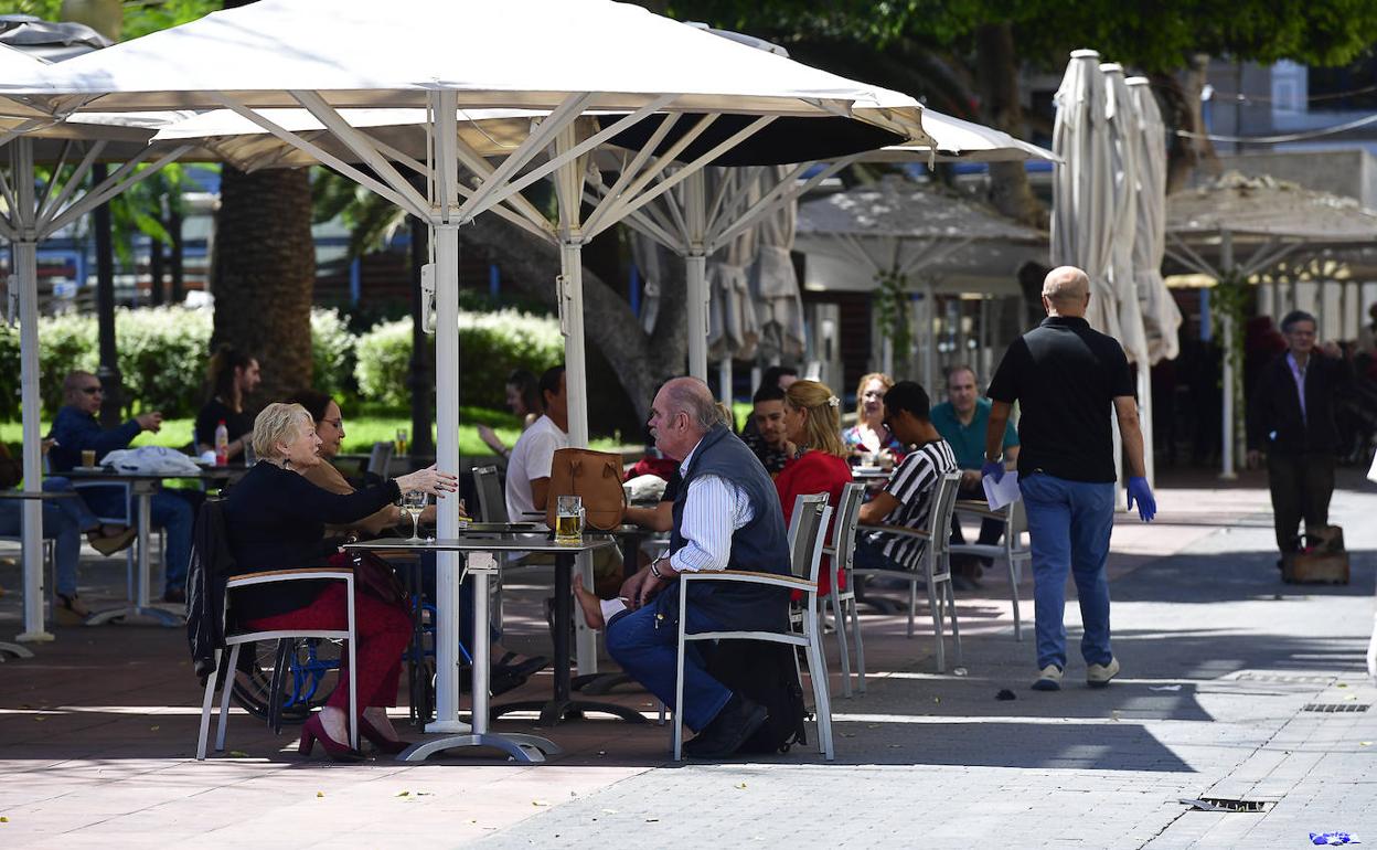 Imagen de archivo de una terraza en la capital grancanaria