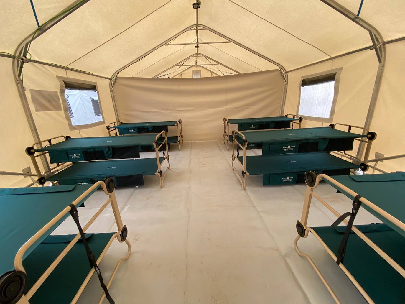 Las camas donde domirán los inmigrantes