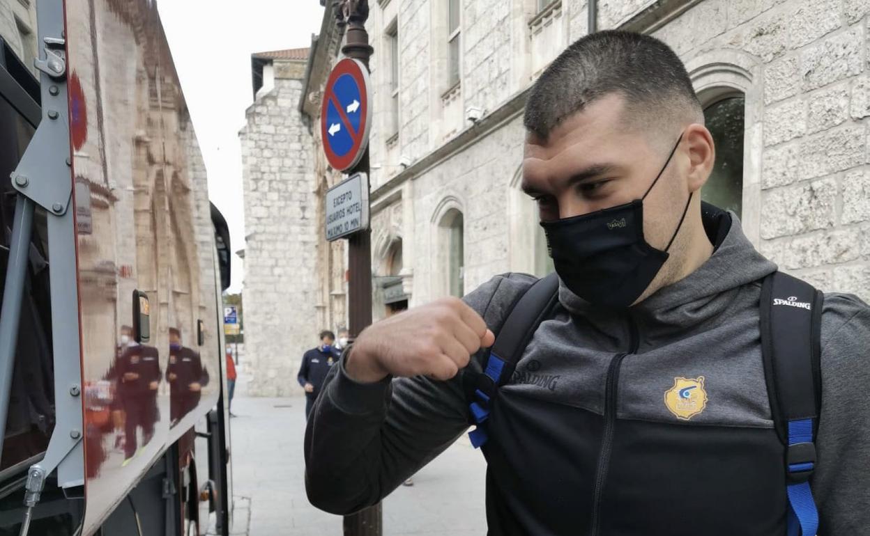 Beqa Burjanadze, poco antes de emprender un viaje. 