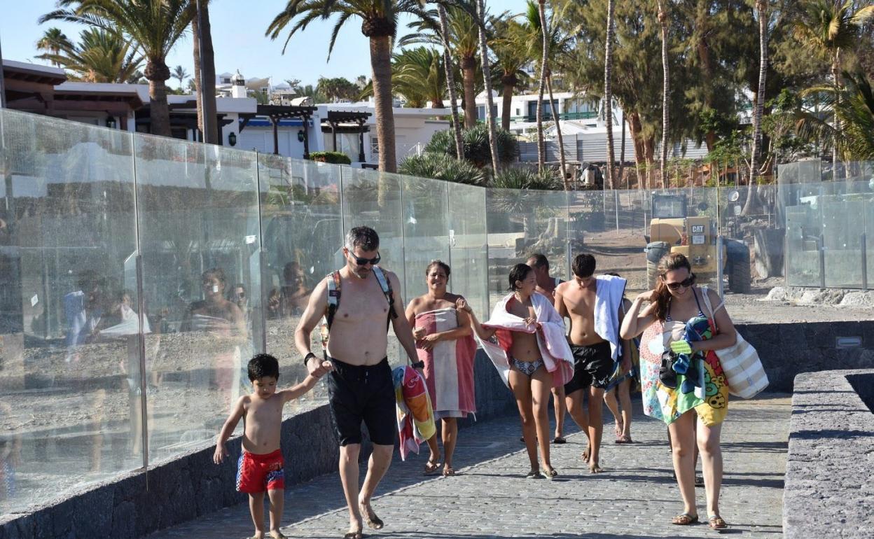 Los hoteleros han afinado los precios y sacado promociones para atraer a los locales aprovechando los dos puentes de Navidad. 