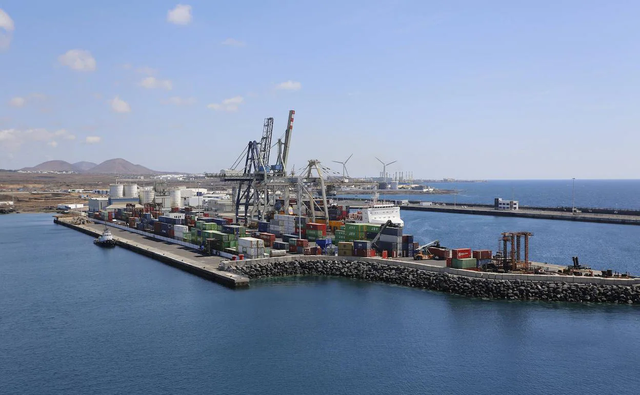 El puerto de Los Mármoles en Arrecife (Lanzarote)