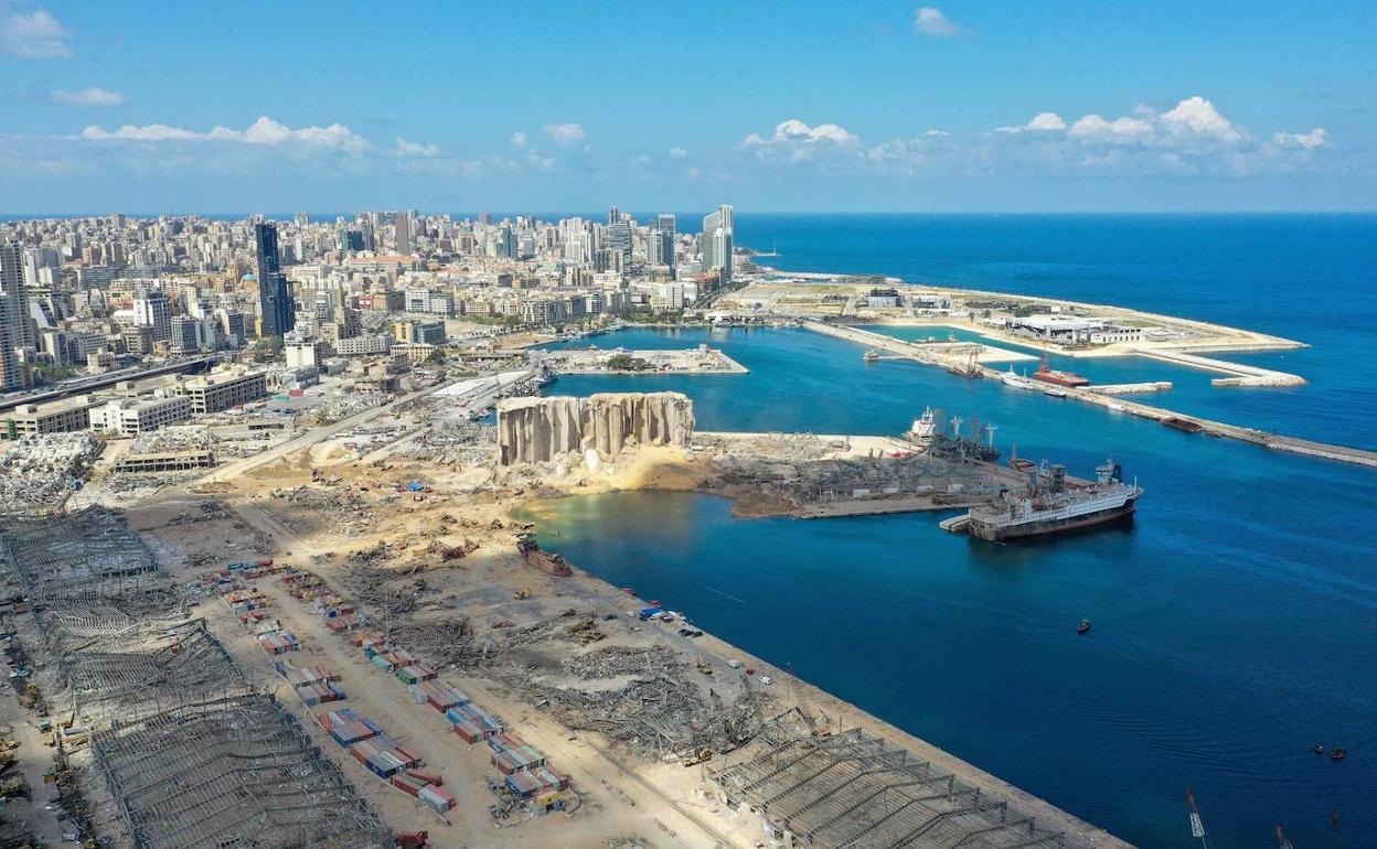 Estado del puerto de Beirut meses después de la explosión.