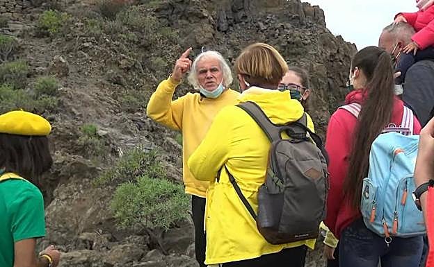 El padre Báez, sin mascarilla y en zonas prohibidas del Bentayga